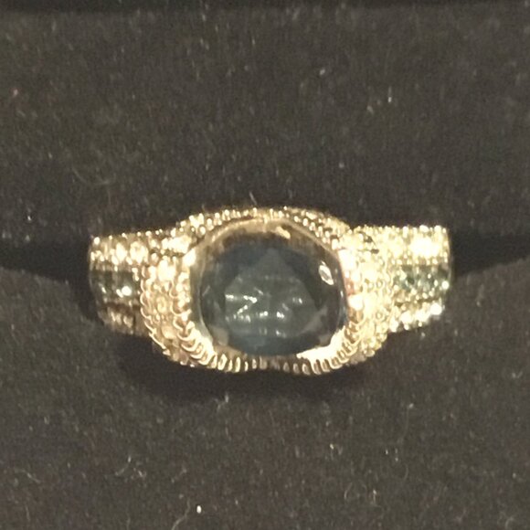 Vintage and very lovely Avon ring w/ large blue and small clear rhinestones - Picture 3 of 9